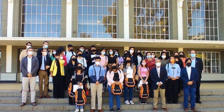 JOVENES DE ACONCAGUA RECIBIERON BECAS DE ESTUDIO DE CODELCO JOVENES DE ACONCAGUA RECIBIERON BECAS DE ESTUDIO DE CODELCO