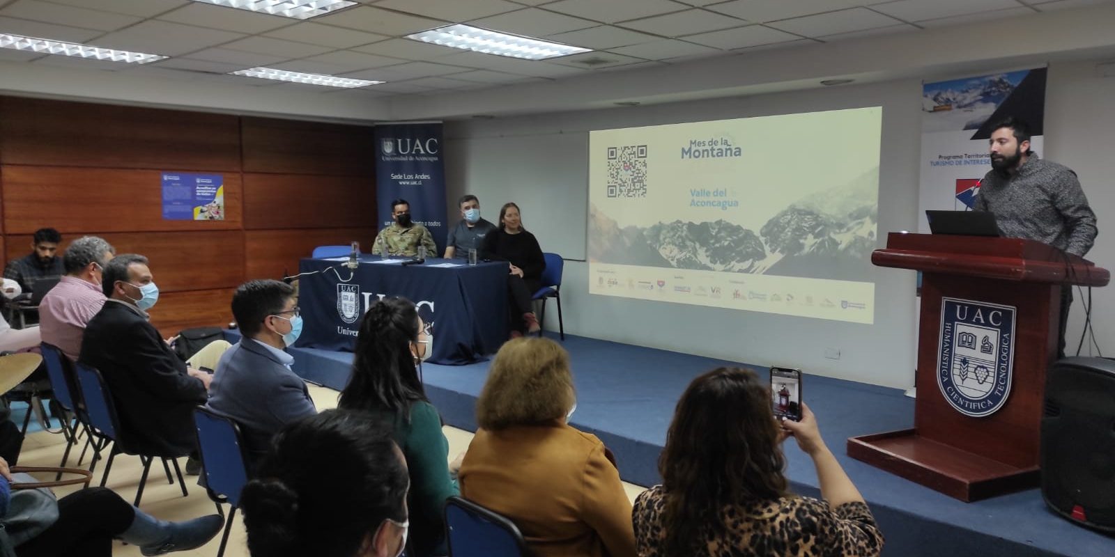 Seminario sobre turismo de montaña en sede Los Andes