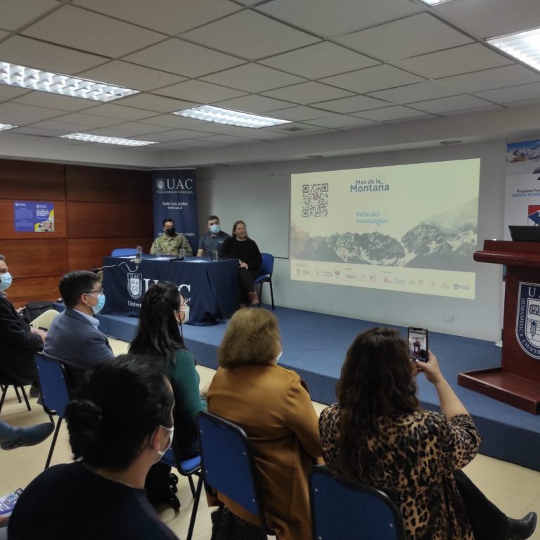 Seminario sobre turismo de montaña en sede Los Andes