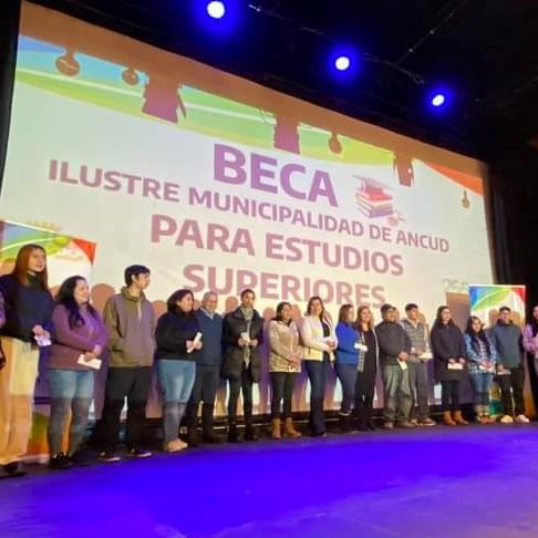 FOTO NOTA BECAS ANCUD