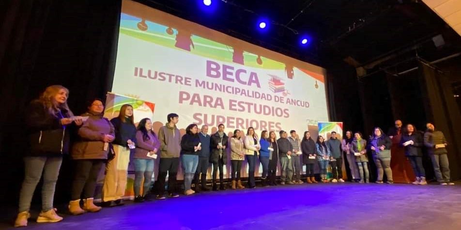 FOTO NOTA BECAS ANCUD