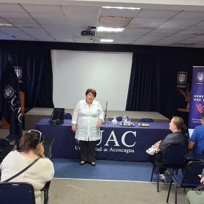 FOTO NOTA CONFERENCIA MAGISTRADA